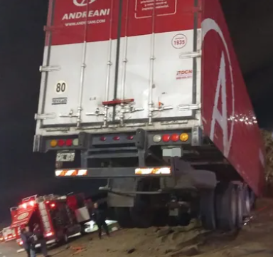 Autopista a Santa Fe: impactante choque de dos camiones a la altura de San Lorenzo