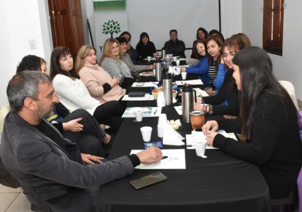 Reunión clave para mejorar la educación en Ybarlucea