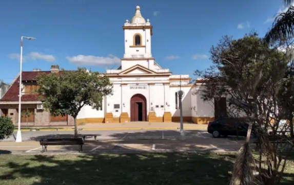 Una iglesia de Coronda sale a vender torta fritas para pagar la factura de la EPE