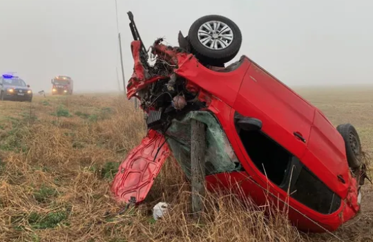 Impactante vuelco de un auto en la autopista cerca de Cañada de Gómez: un herido