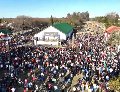 Multitudinaria celebración del Día de las Infancias en Roldán