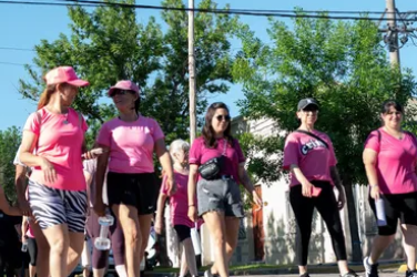 Timbúes se sumó al «Octubre Rosa» con caminata y mucho ritmo para concientizar sobre el cáncer de mama