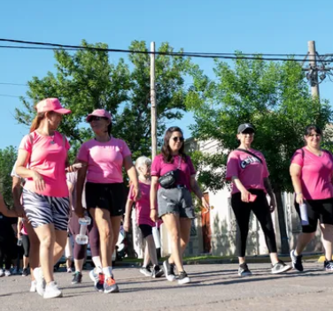 Timbúes se sumó al «Octubre Rosa» con caminata y mucho ritmo para concientizar sobre el cáncer de mama