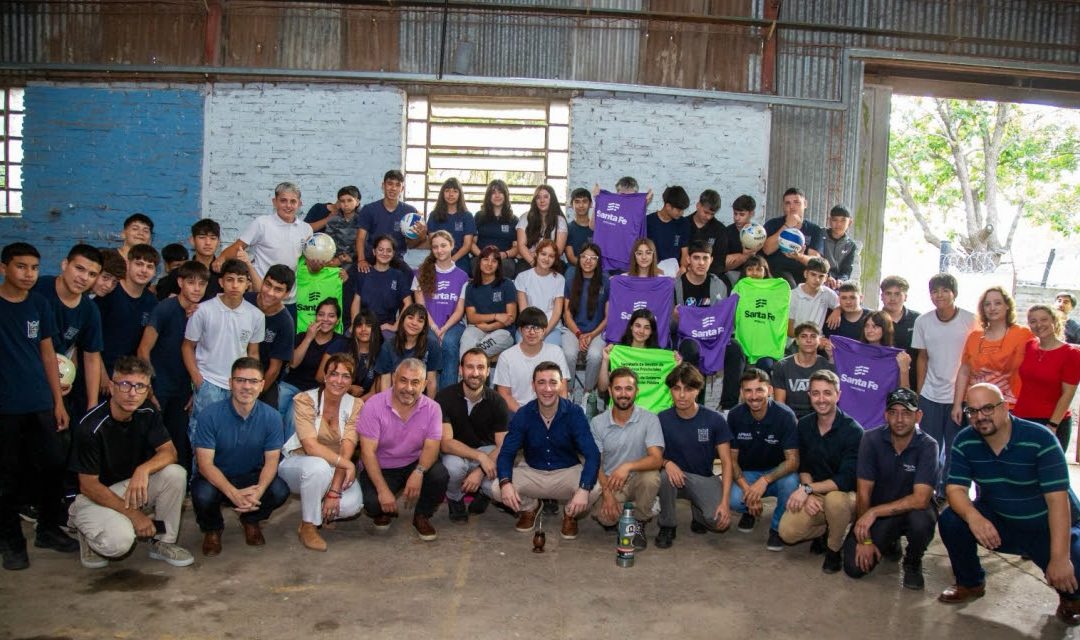 Provincia donó 20 bicicletas y elementos deportivos a la Escuela de Educación Técnico Profesional Nº 459 de Pérez